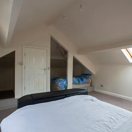 Comfy In Leeds Near Motorway & City Leeds (West Yorkshire)