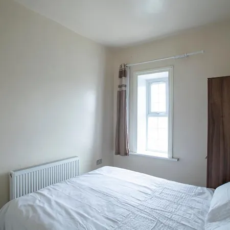 Holiday home Comfy In Leeds Near Motorway & City *