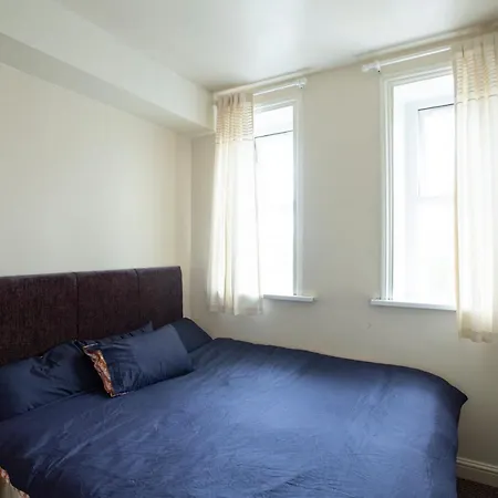 Holiday home Comfy In Leeds Near Motorway & City *