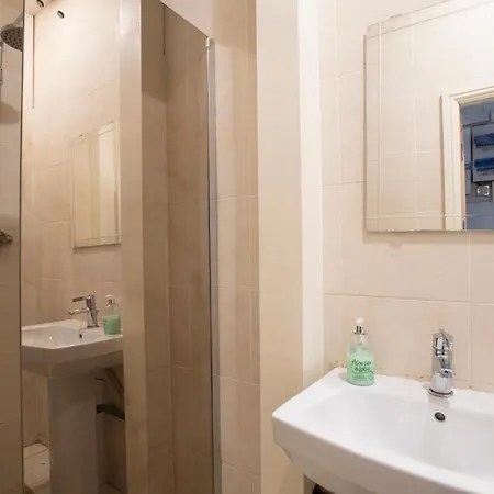 Holiday home Comfy In Leeds Near Motorway & City Leeds (West Yorkshire)
