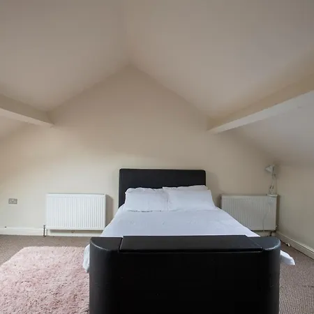 Holiday home Comfy In Leeds Near Motorway & City Leeds (West Yorkshire)