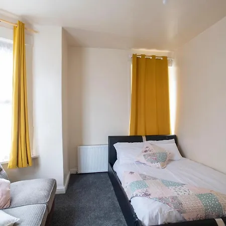 Comfy In Leeds Near Motorway & City